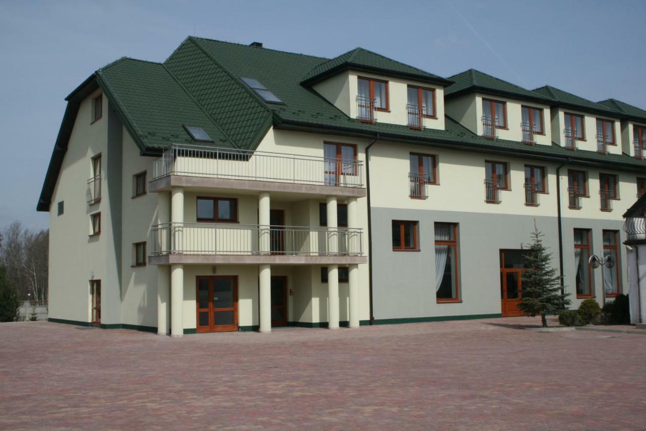 Hotel Dyminy Kielce Eksteriør billede