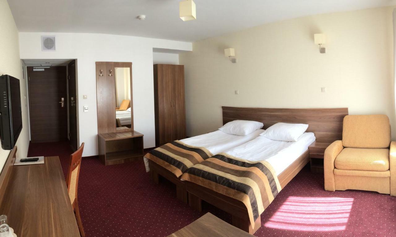 Hotel Dyminy Kielce Eksteriør billede