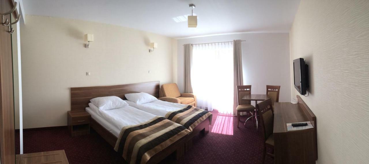 Hotel Dyminy Kielce Eksteriør billede