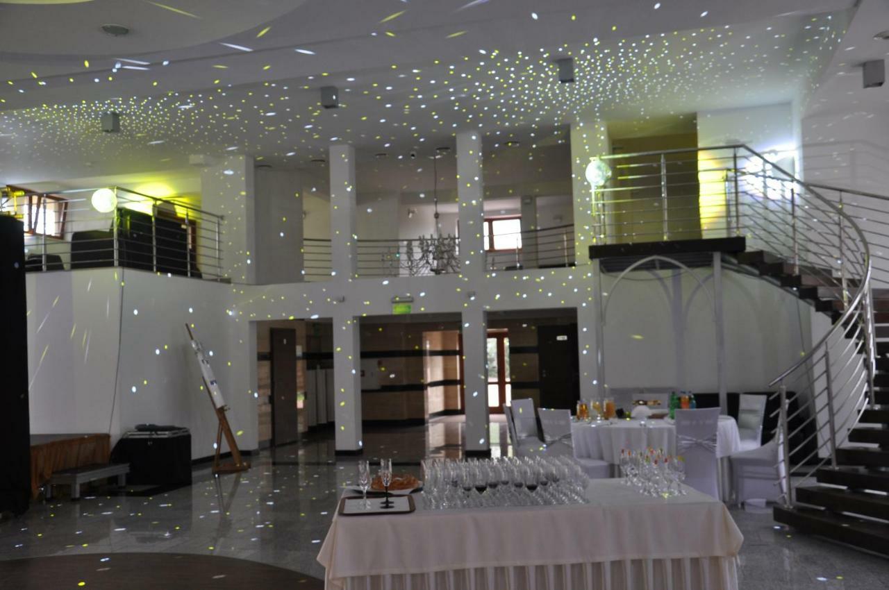 Hotel Dyminy Kielce Eksteriør billede